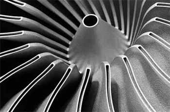 CNC-Bearbeitung vs. 3D-Druck: Welche Variante passt zu Ihren Anforderungen?